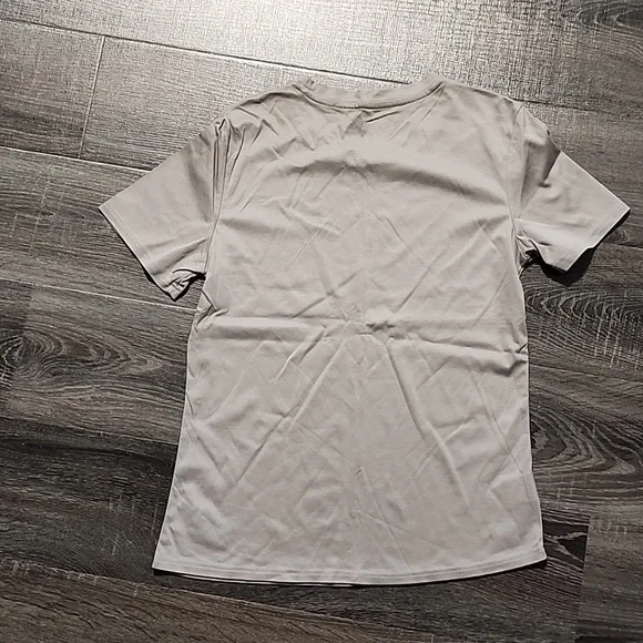 🦇 2 Pack Silk Cotton Neutral T-Shirts🦇 - Picture 3 of 6